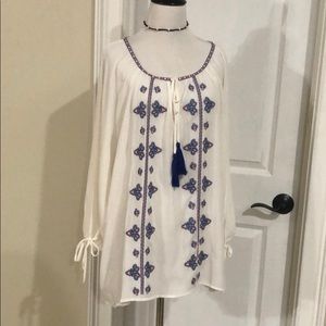 NWOT Cream top with embroidery detail